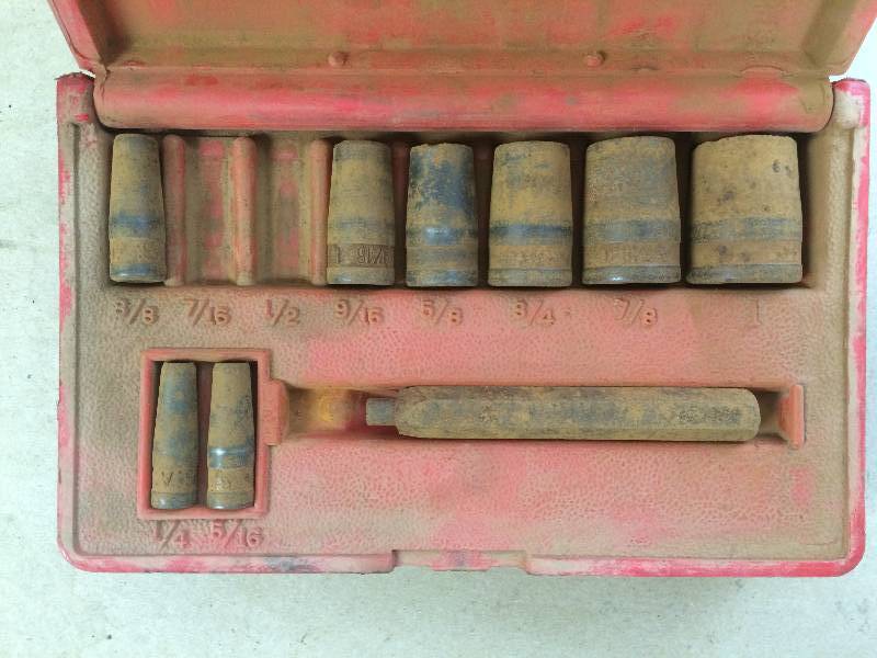 lot 25 image: Hole Punch Kit