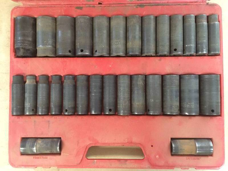 lot 32 image: 12 Drive SAE & Metric Impact Socket Set