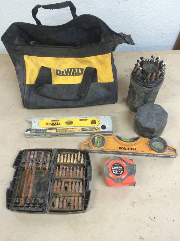 lot 38 image: Drill Bits, Levels, Bag