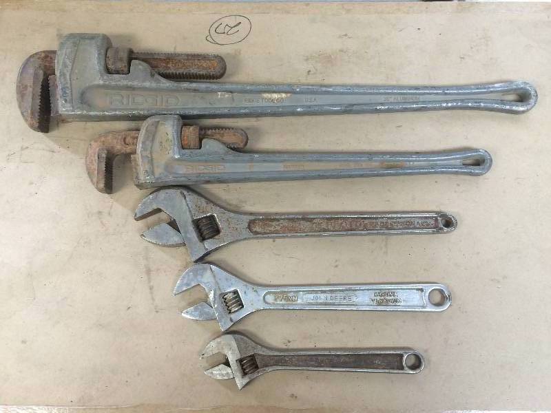lot 44 image: Crescent & Pipe Wrench Set