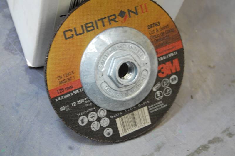 lot 19 image: 5 x 18 x 58-11 T27 CUBITRON II Depressed Center Cut & Grind Wheel