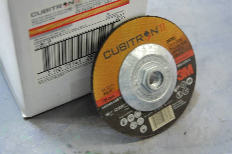 lot 20 image: 5 x 18 x 58-11 T27 CUBITRON II Depressed Center Cut & Grind Wheel