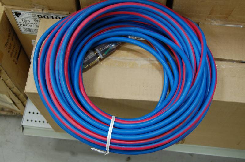 lot 27 image: SJEOW 123 Extreme Weather Extension Cord-100ft