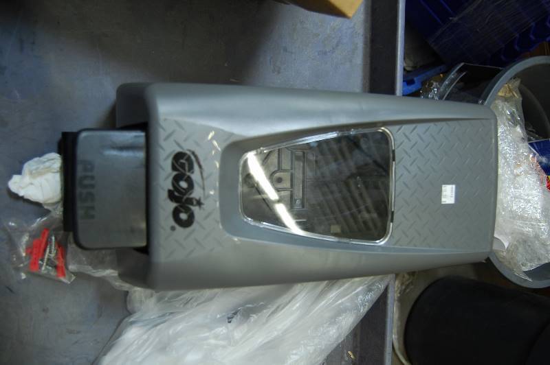 lot 32 image: 5000mL Gray 7500-01 GOJO PRO TDX 5000 Bag-in-Box Dispenser