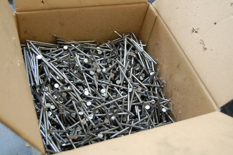 lot 34 image: 16d 3 12 Common Nails