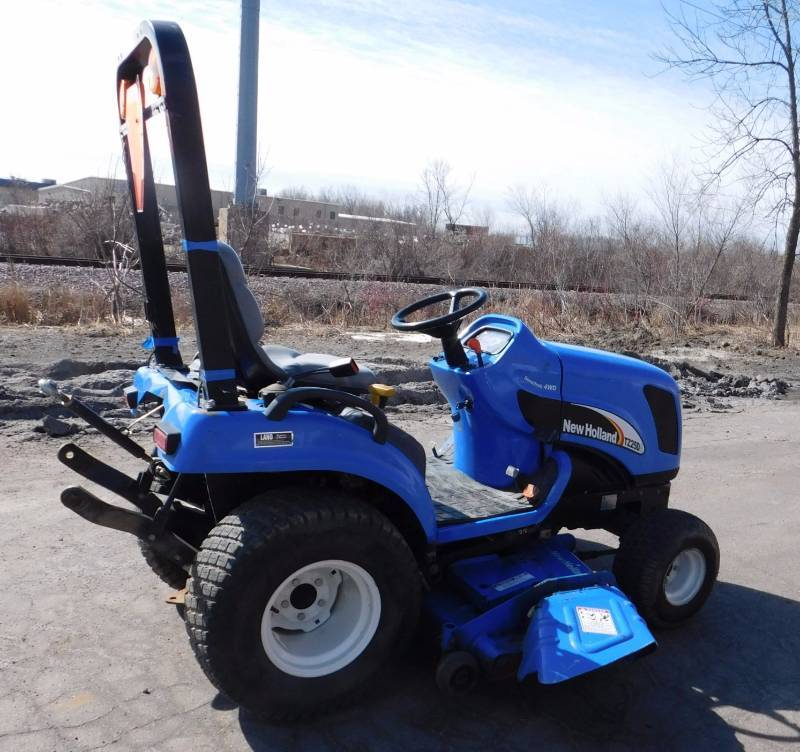 New Holland TZ25DA  Compact Tractor