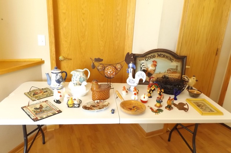 lot 4 image: Large Lot of Chicken Themed Decor Items