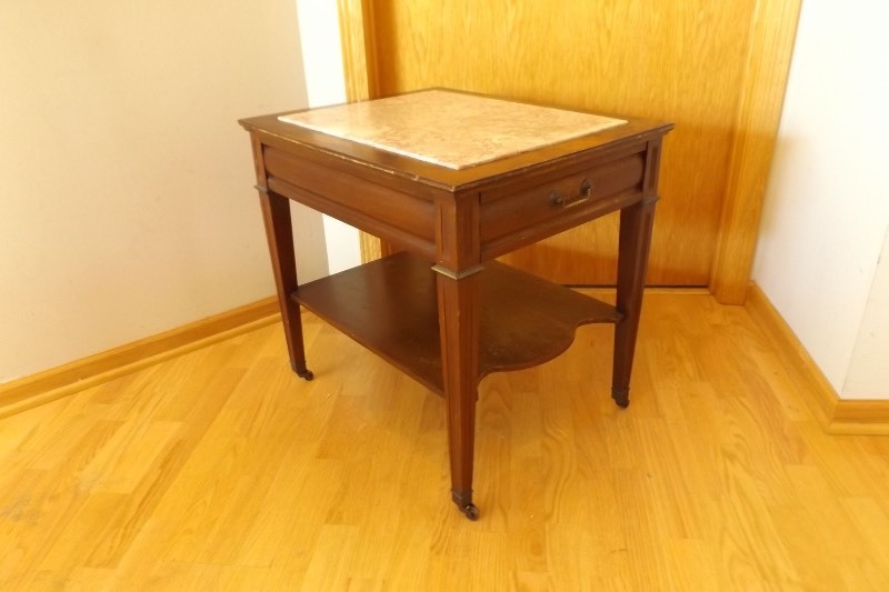 lot 6 image: Small Antique Granite Top Solid Wood Dove Tail Constructed End Table
