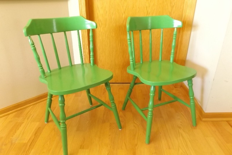 lot 10 image: 2 Painted Green Wood Chairs