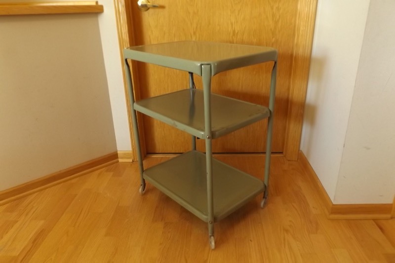 lot 15 image: Vintage Small Metal Rolling Cart With Outlet