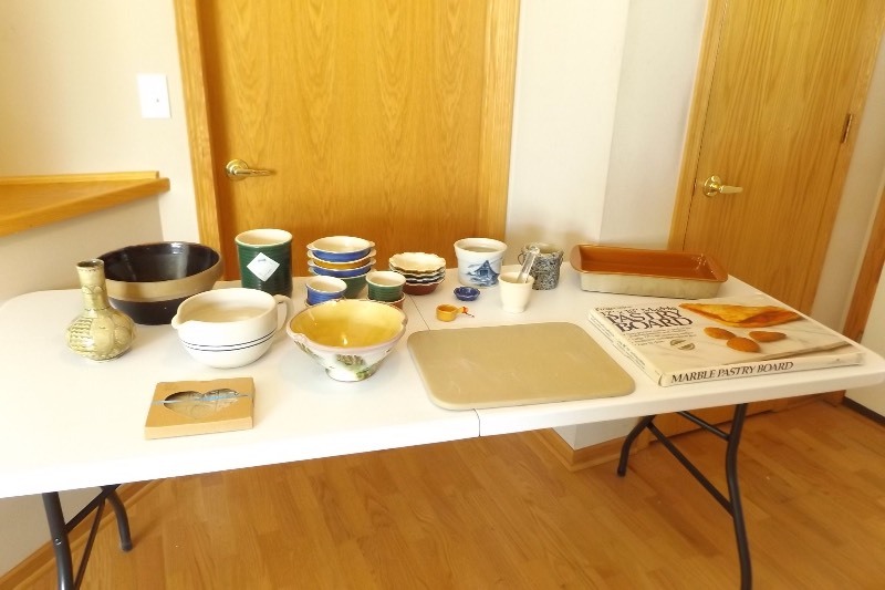 lot 19 image: Large Lot of Name Brand etc. Kitchen Stoneware, Marble, etc.