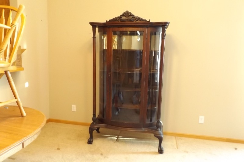 lot 1 image: Antique Beveled Glass Mahogany Wood Curio Cabinet