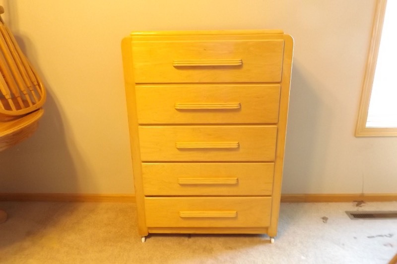 lot 34 image: Vintage Solid Wood Edison Furniture Art Deco 5 Drawer Dresser