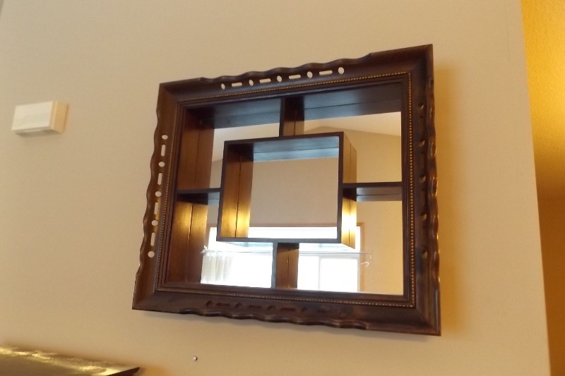 lot 37 image: Wood Mirrored Shadow Box