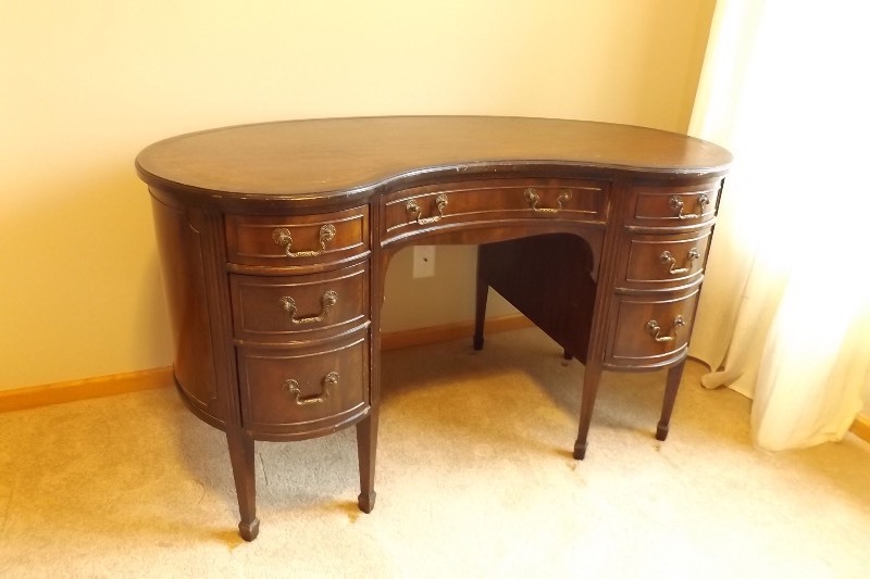lot 60 image: Antique Kidney Writing Desk
