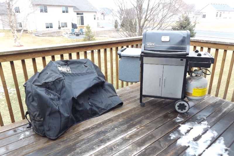 lot 67 image: Newer Webber Gas Grill and Cover