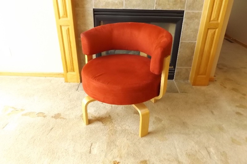 lot 69 image: Modern Microfiber Swivel Chair