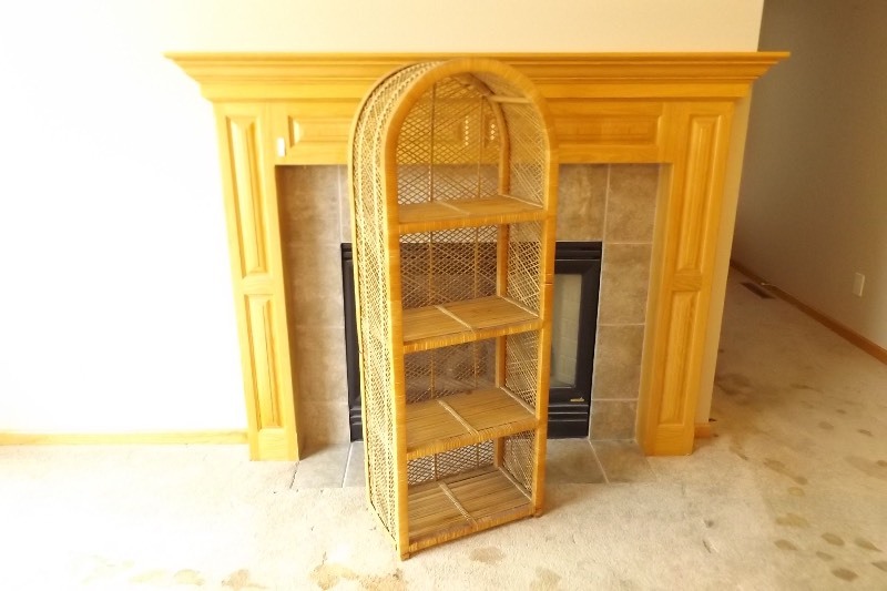 lot 71 image: Vintage Wicker Shelf