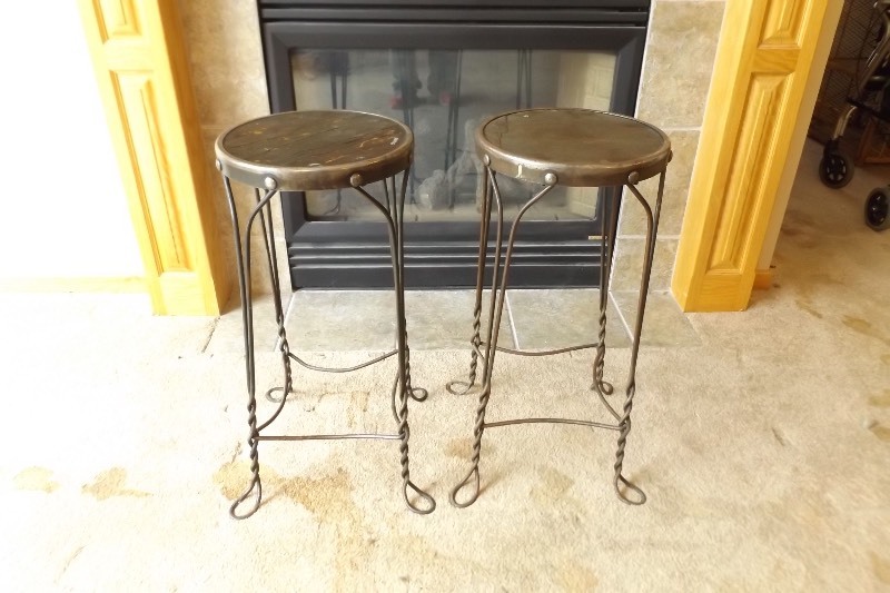 lot 75 image: 2 Vintage Metal Stools