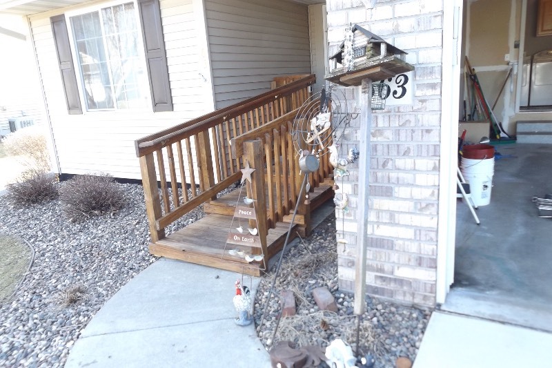 lot 80 image: Lot of Lawn Ornaments, Birdhouse, etc.
