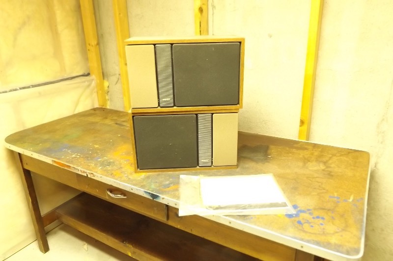 lot 93 image: 3 Bose 301 Series II Speakers