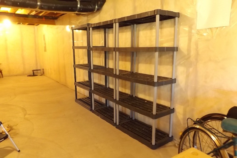 lot 99 image: 3 Rubbermaid Shelves