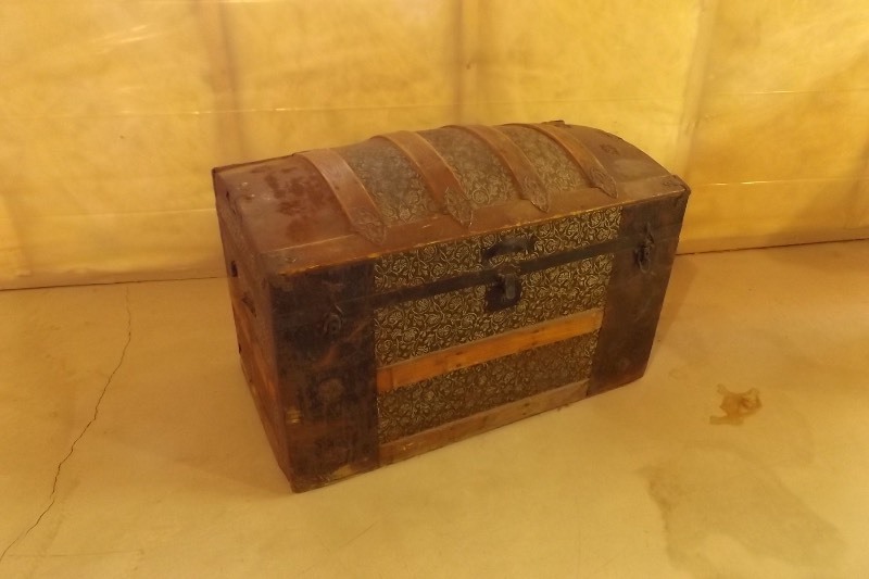 lot 110 image: Antique Trunk