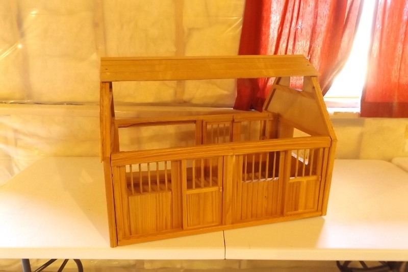 lot 115 image: Wood Play Horse Barn