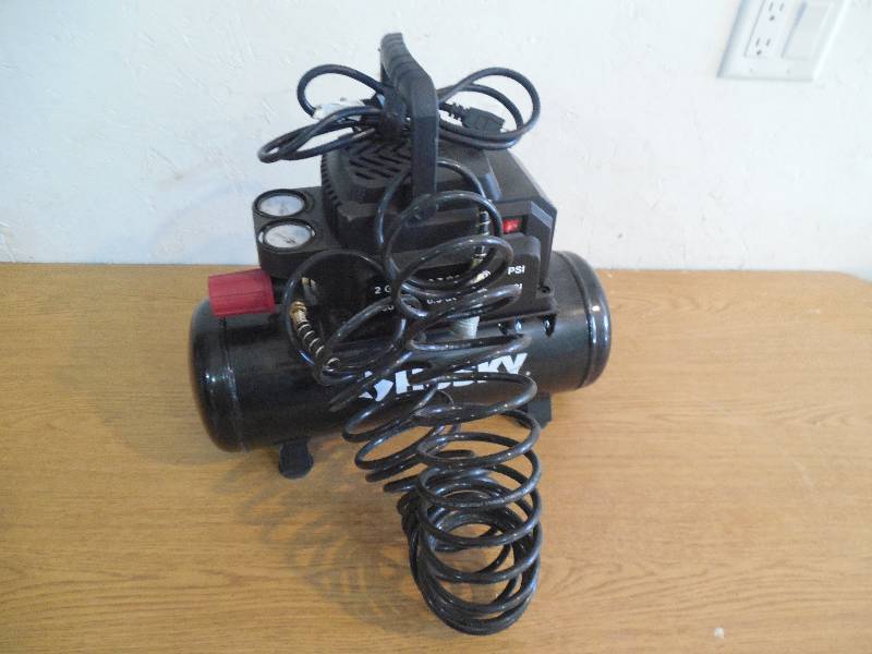 lot 91 image: Husky 2 Gal. Electric Hotdog Air Compressor
