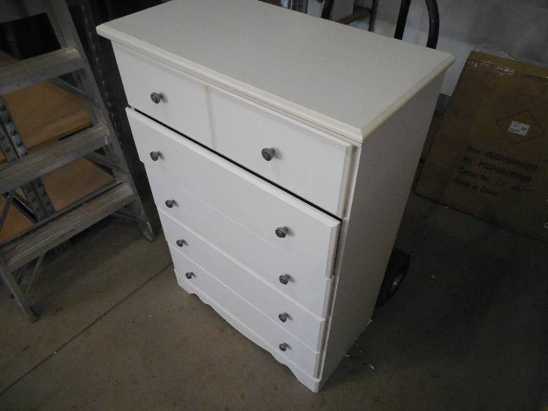 lot 8 image: WHITE DRESSER CHEST OF DRAWERS