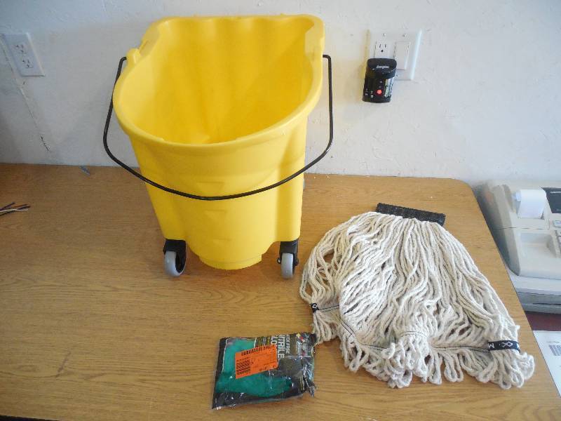 lot 55 image: MOP BUCKET ON WHEELS