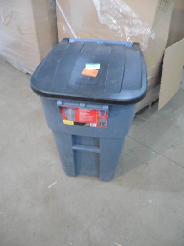 lot 75 image: Brute 50 Gal. Grey Rollout Trash Can with Lid