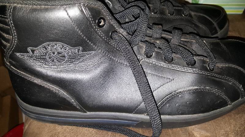 Lightly used Air Jordan Black shoes size 12