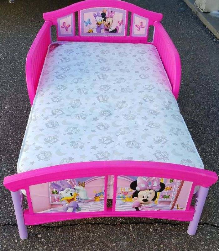 Pink Minnie mouse Toddler bed