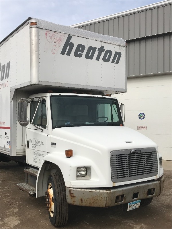 lot 1 image: 1999 Freightliner FL70