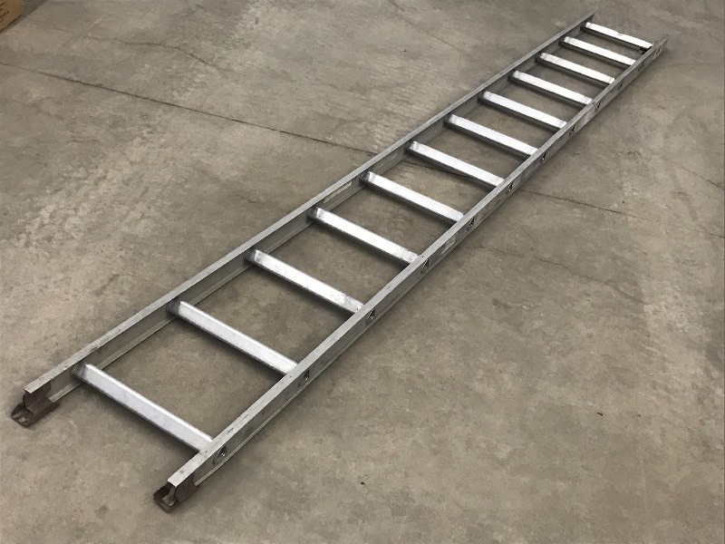 lot 9 image: 12ft Aluminum Ladder ...
