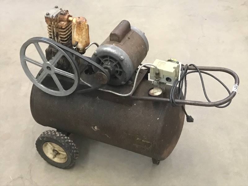 lot 16 image: 120Volt Electric Air Compressor, Us...