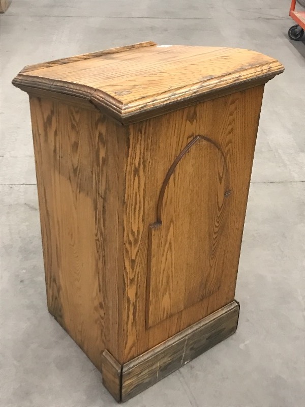 lot 20 image: Vintage Preachers Podium, 4ft Heigh...