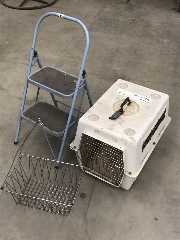 lot 47 image: Lot Of Dog Travel Kennel, Steel St...