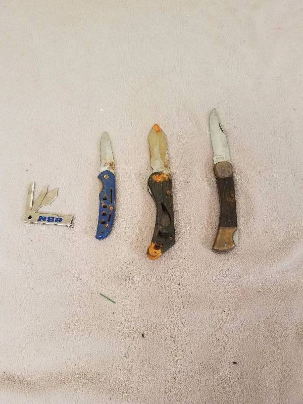 lot 15 image: Knives #4