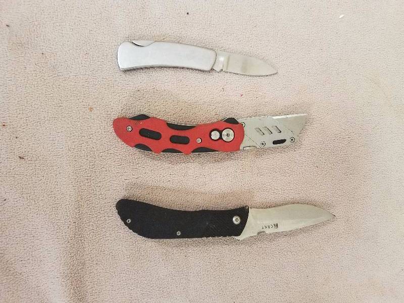 lot 19 image: Knives #8