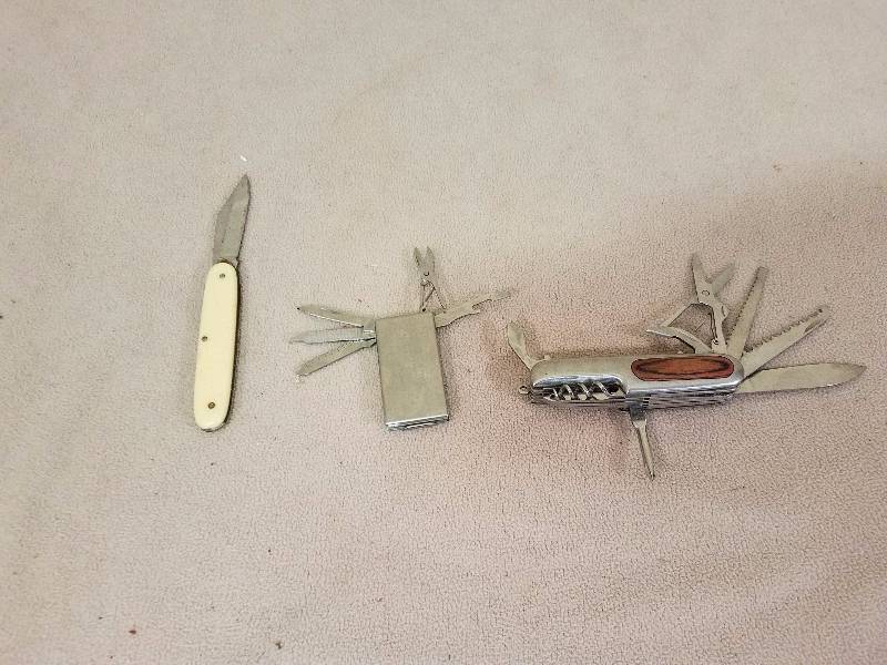 lot 20 image: Knives #9