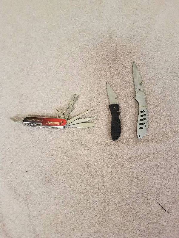 lot 21 image: Knives #10