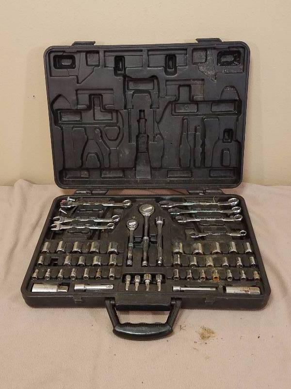 lot 32 image: Durability Socket Set