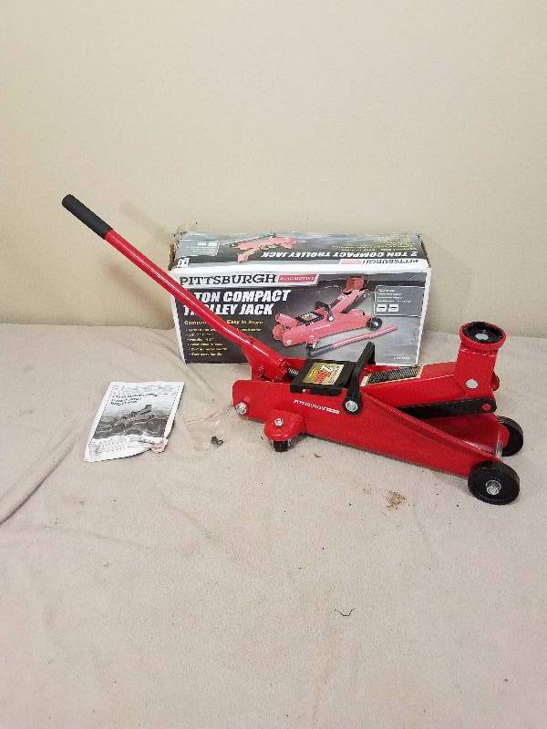 lot 42 image: 2 Ton Compact Trolley Jack