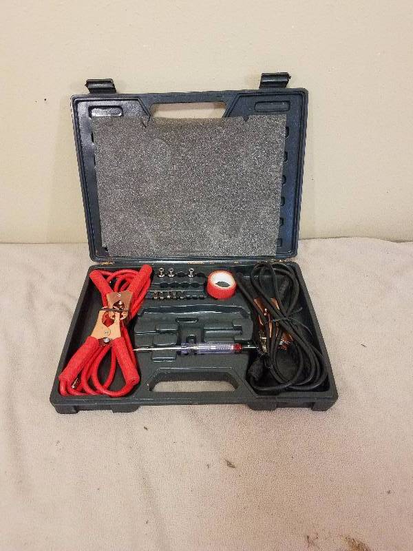 lot 43 image: Car Safety Tool Set