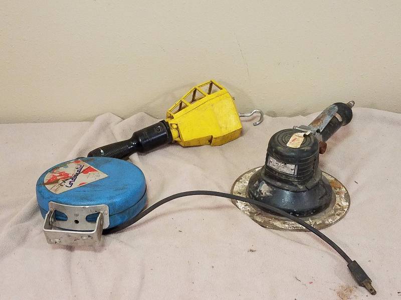 lot 49 image: Marco Tools Buffer and Electric Corded Hook Light