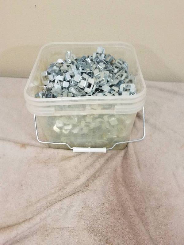 lot 78 image: Bucket of PSCL 12 Sheathing Clips