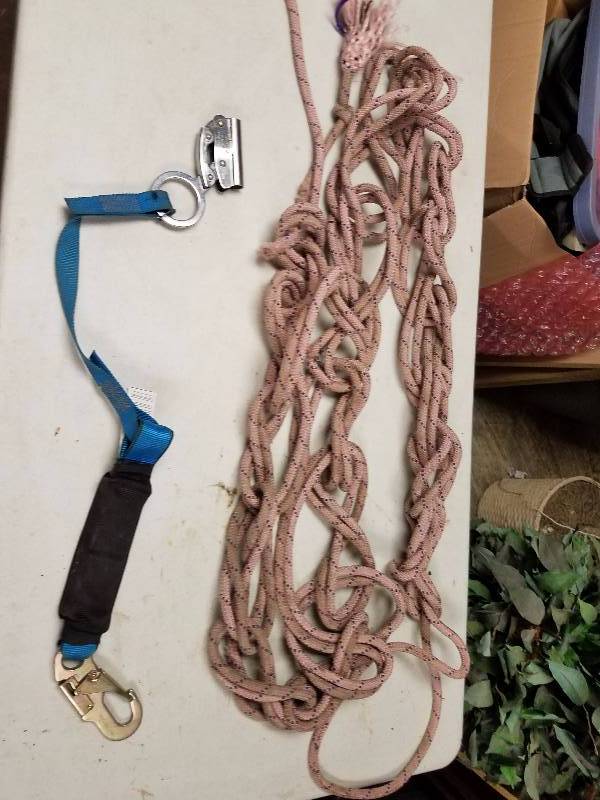 lot 102 image: Rope with Grab Grip heavy Moving Cable