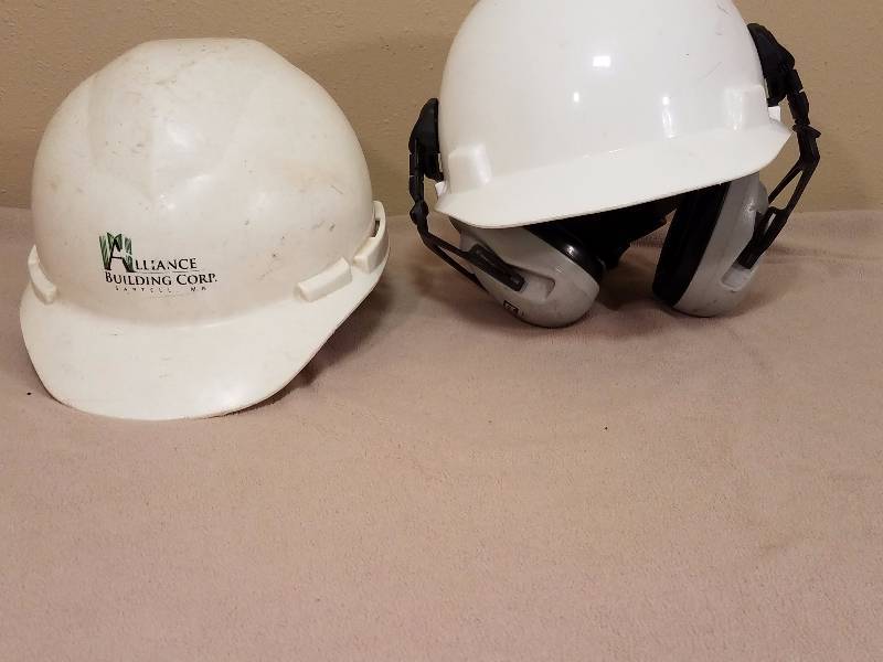 lot 113 image: Hard Hat lot